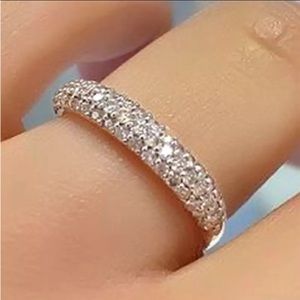 ❤️BEAUTIFUL LADIES SILVER BAND WITH AAA+ QUALITY ZIRCONIAS❤️SIZE 9